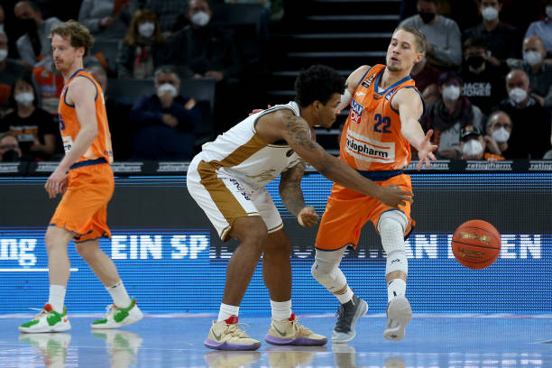 析两队交锋 析两队交锋